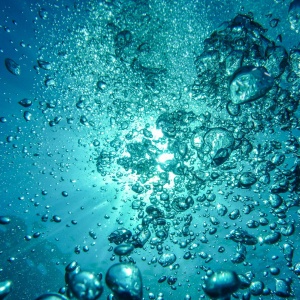 Bulles d'air sous l'eau